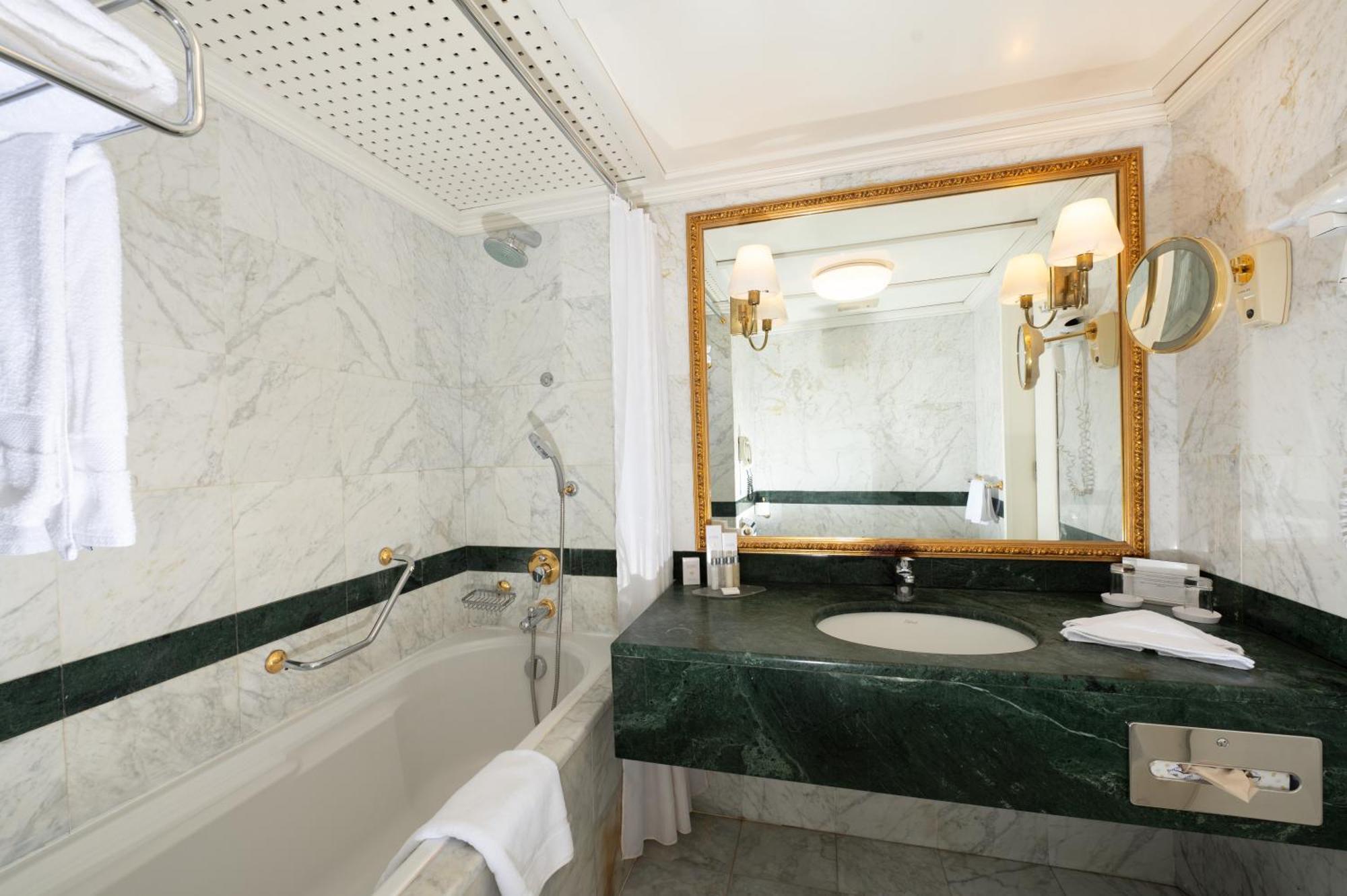 Deluxe Double Room,1617844536:JPEG